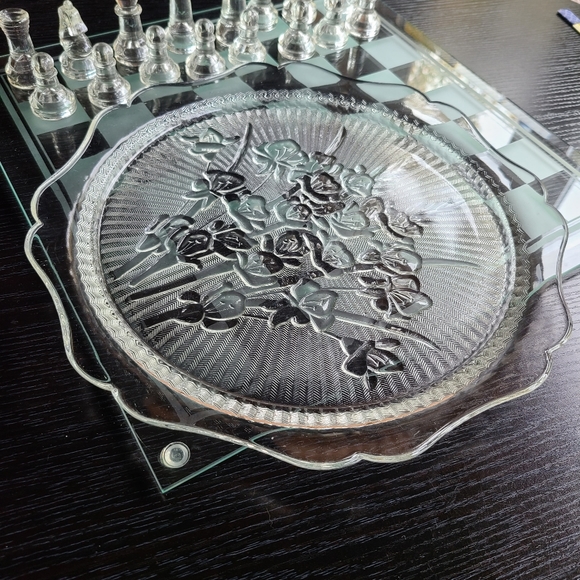 Vintage Crystal Clear Iris & Herringbone Sandwich plate - Picture 1 of 8